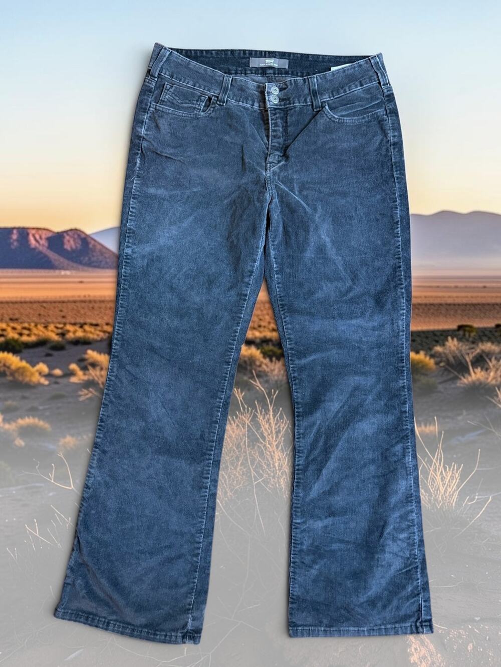 Levi's 526 Slender Boot Corduroy Pants Women's Size 12M Color-